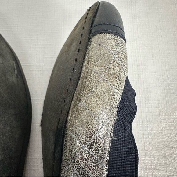 Tory Burch Size 7.5 Navy Blue and Distressed Silver Leather Flats - Picture 7 of 13